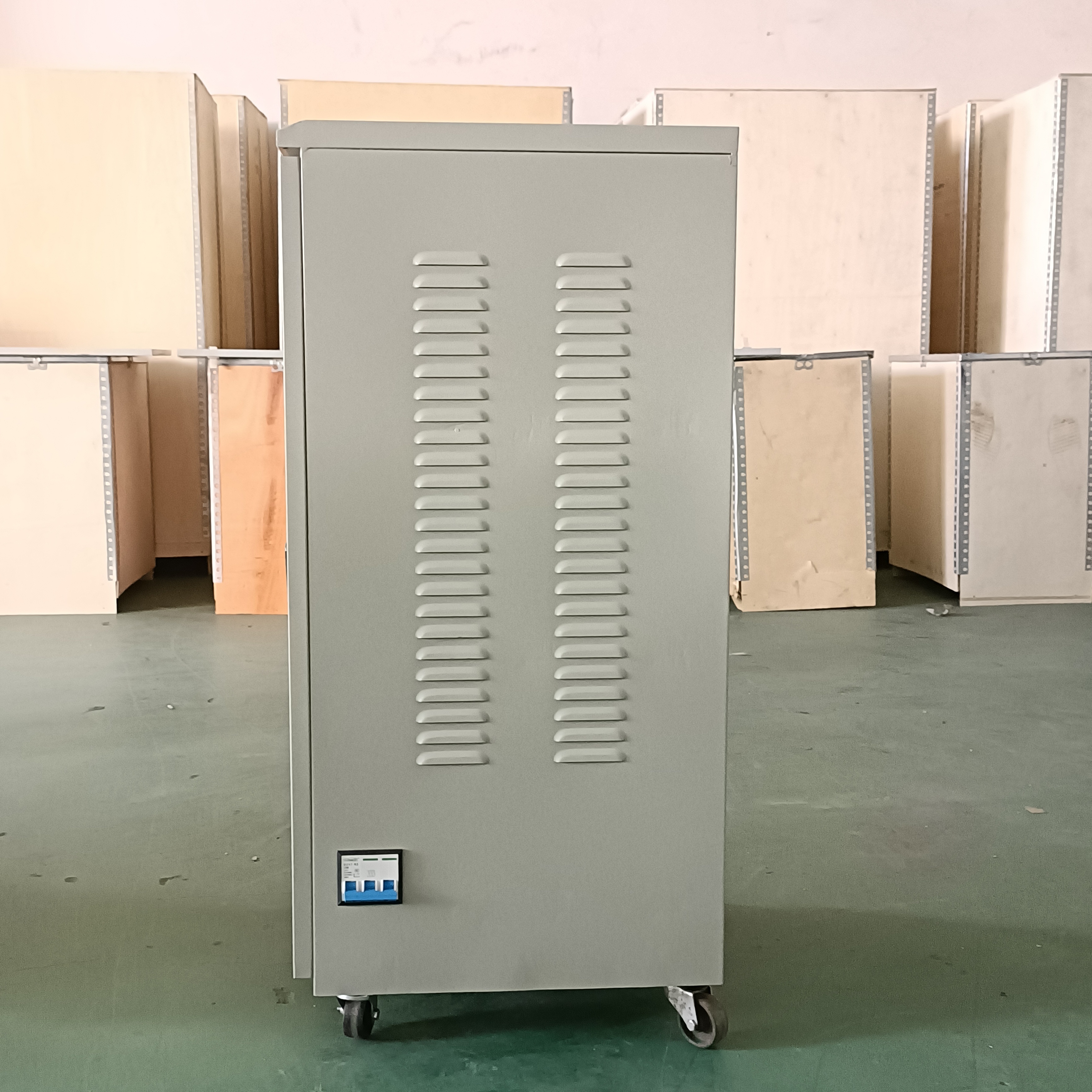 三相30kva穩(wěn)壓器