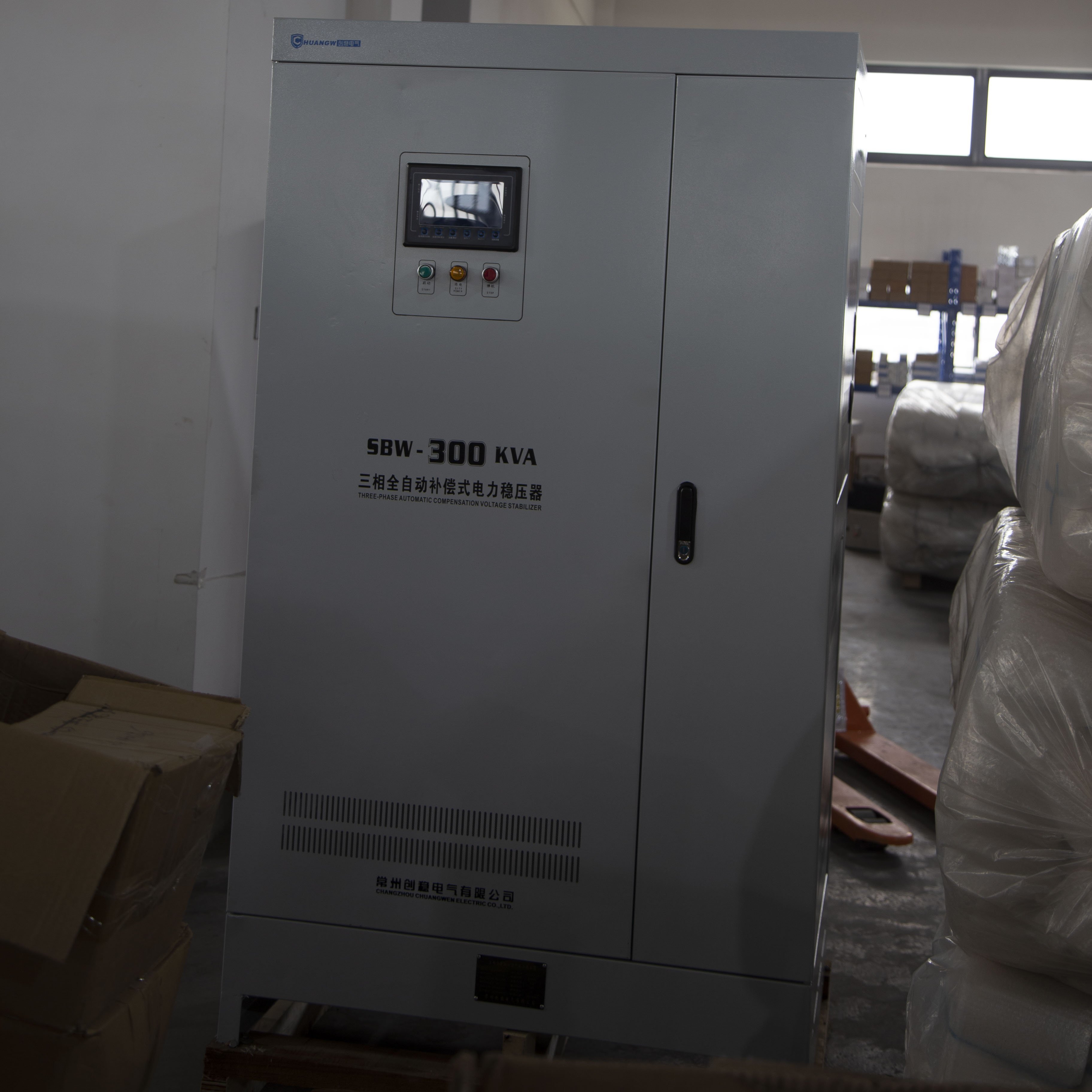 三相大功率全自動補(bǔ)償電力穩(wěn)壓器