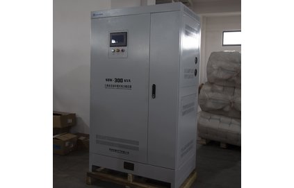 三相大功率全自動(dòng)補(bǔ)償式穩(wěn)壓器